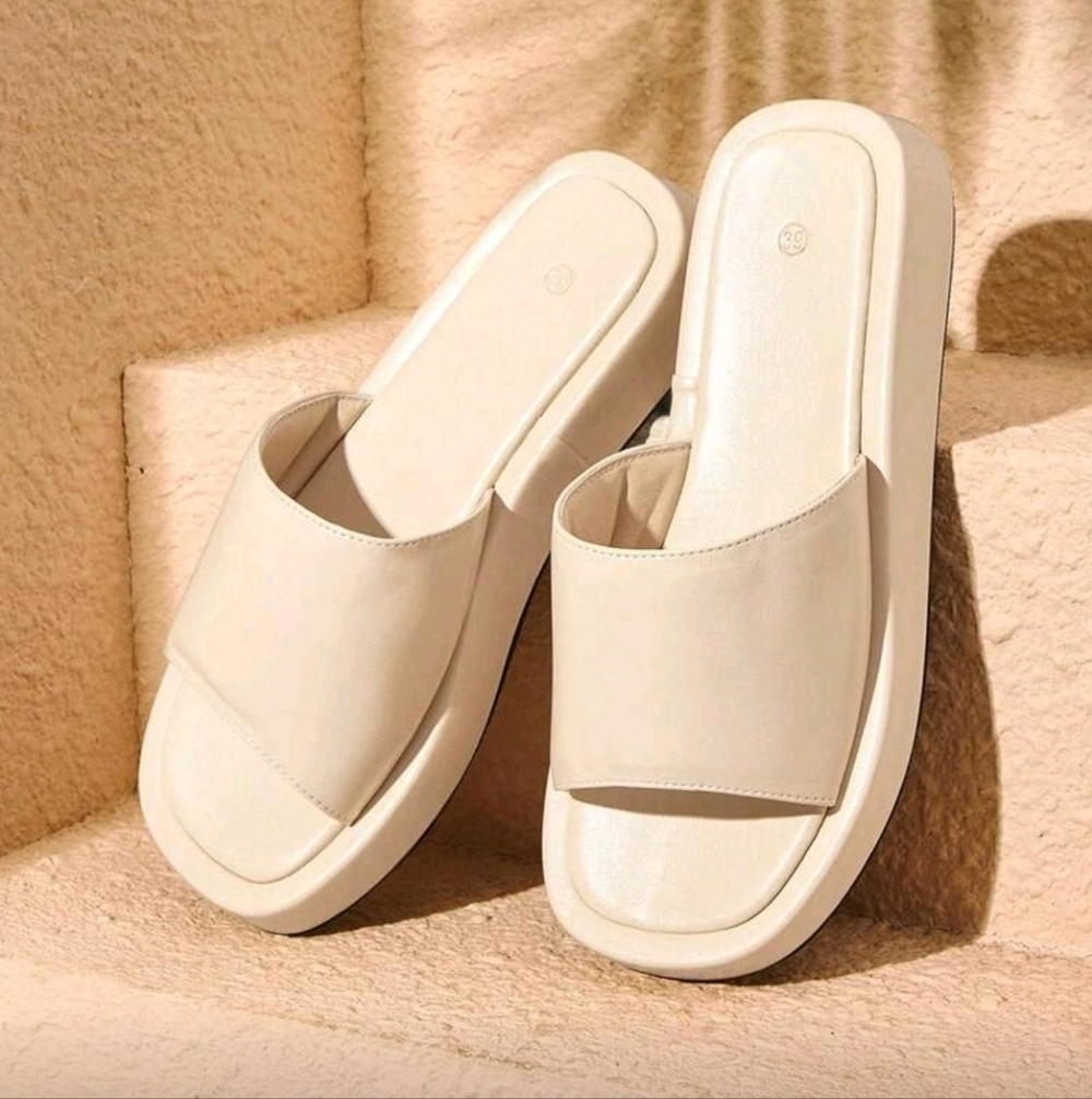 HighSole Cream White Slide On Sandals (size 7.5)